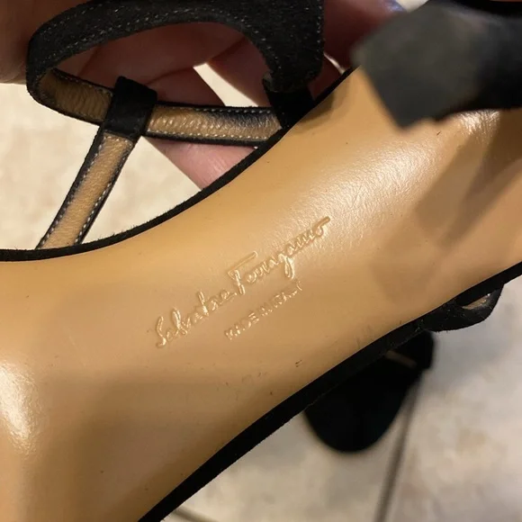 Salvatore Ferragamo heels - Picture 2 of 3
